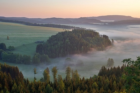 ráno na Křížovém vrchu